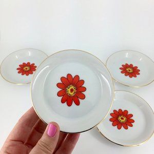 VINTAGE 🧡 MCM DAISY PLATE SET OF 4 . MARKED CREATIVE JAPAN  . RETRO MID CENTURY